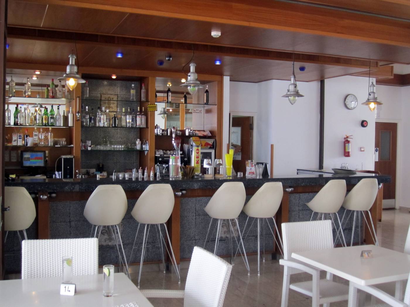 Senator-Hotel-Apartments-Bar-51