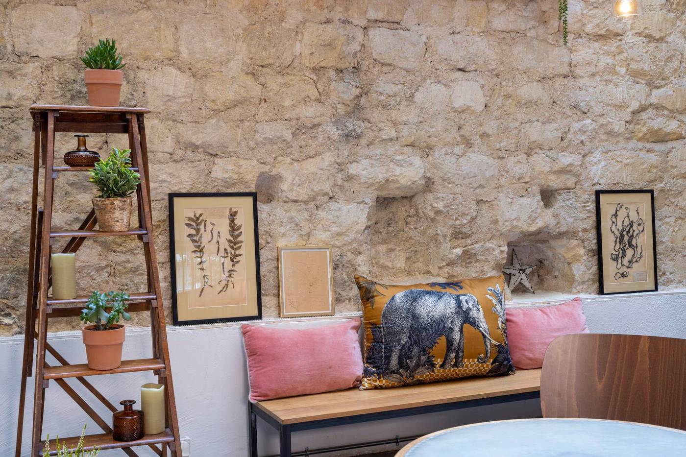 Maxim-Quartier-Latin-Lobby-13