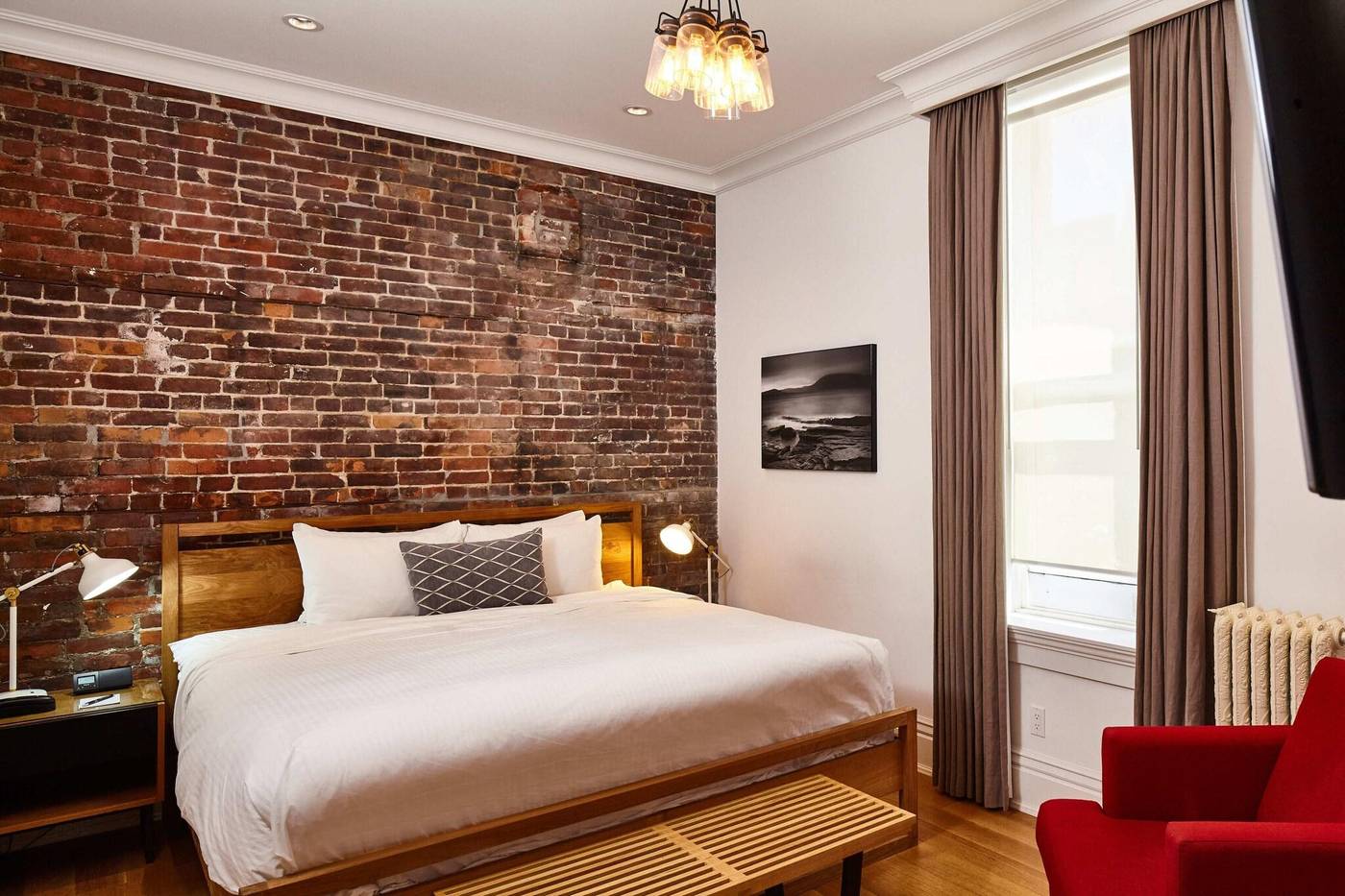 Victorian-Hotel-Vancouver-Room-18