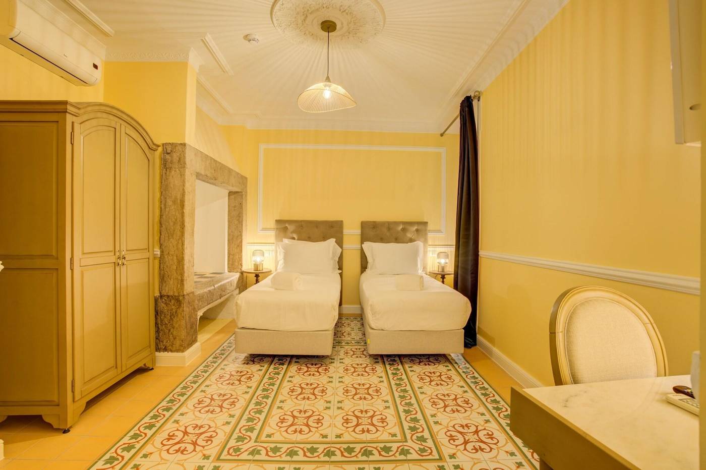 Solar Dos Poetas-Portugal-Lisbon-Room-4