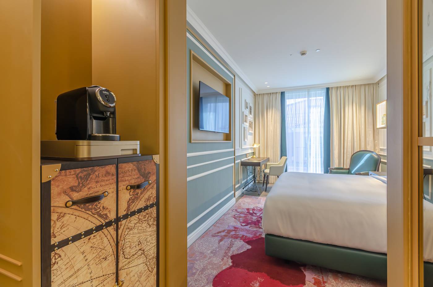 The-Emerald-House-Lisbon--Curio-Collection-by-Hilt-Room-36