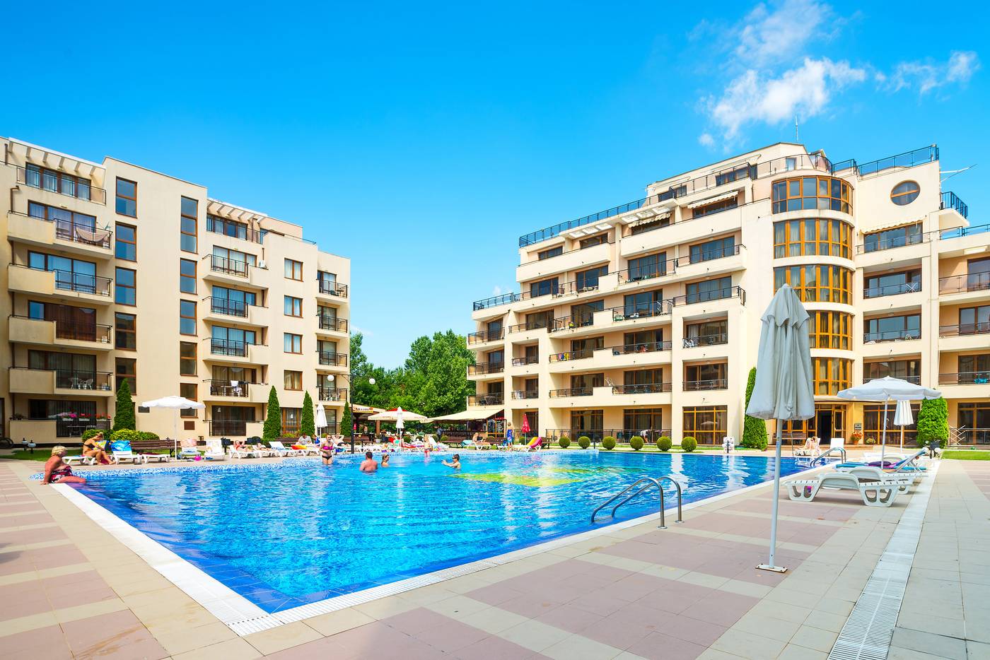 Sunny-Victory-Apartments-Pool-1