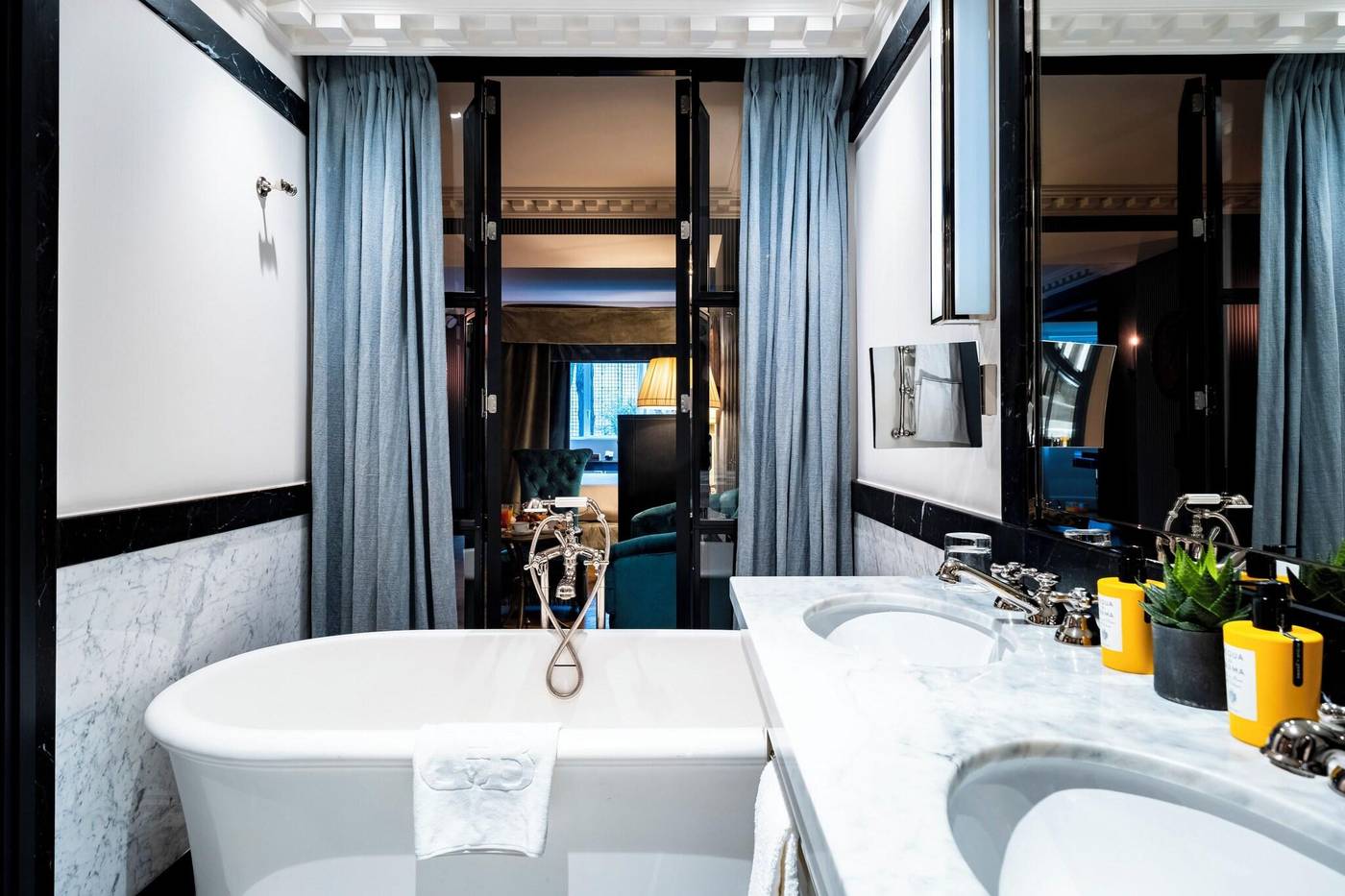 Hotel-de-Berri-Champs-Elysees--a-Luxury-Collection-Hotel--Paris-Room-76