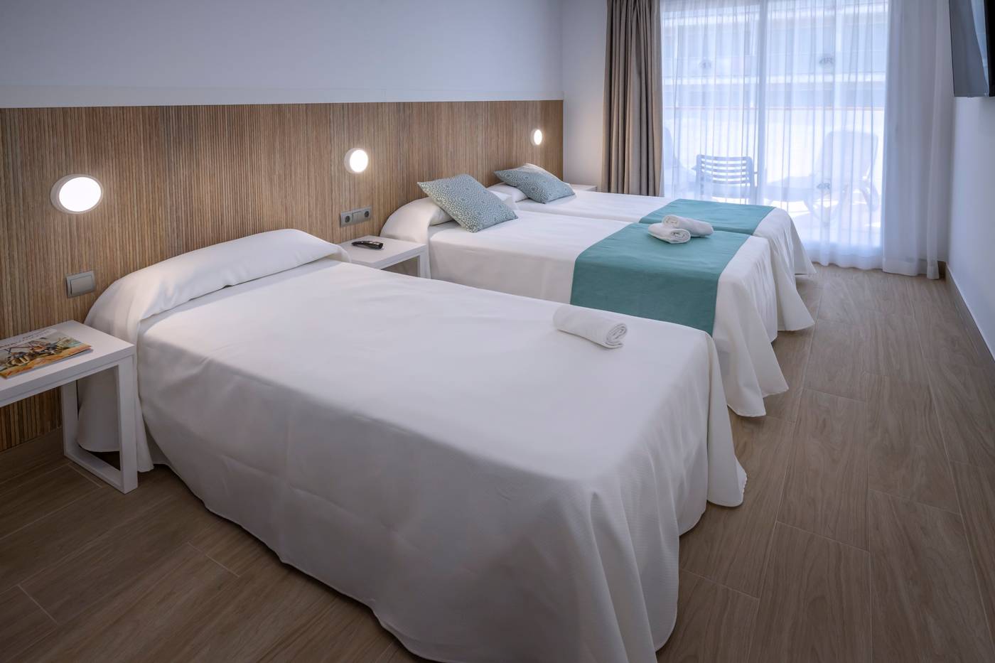 4R-Salou-Park-Resort-II-Room-13
