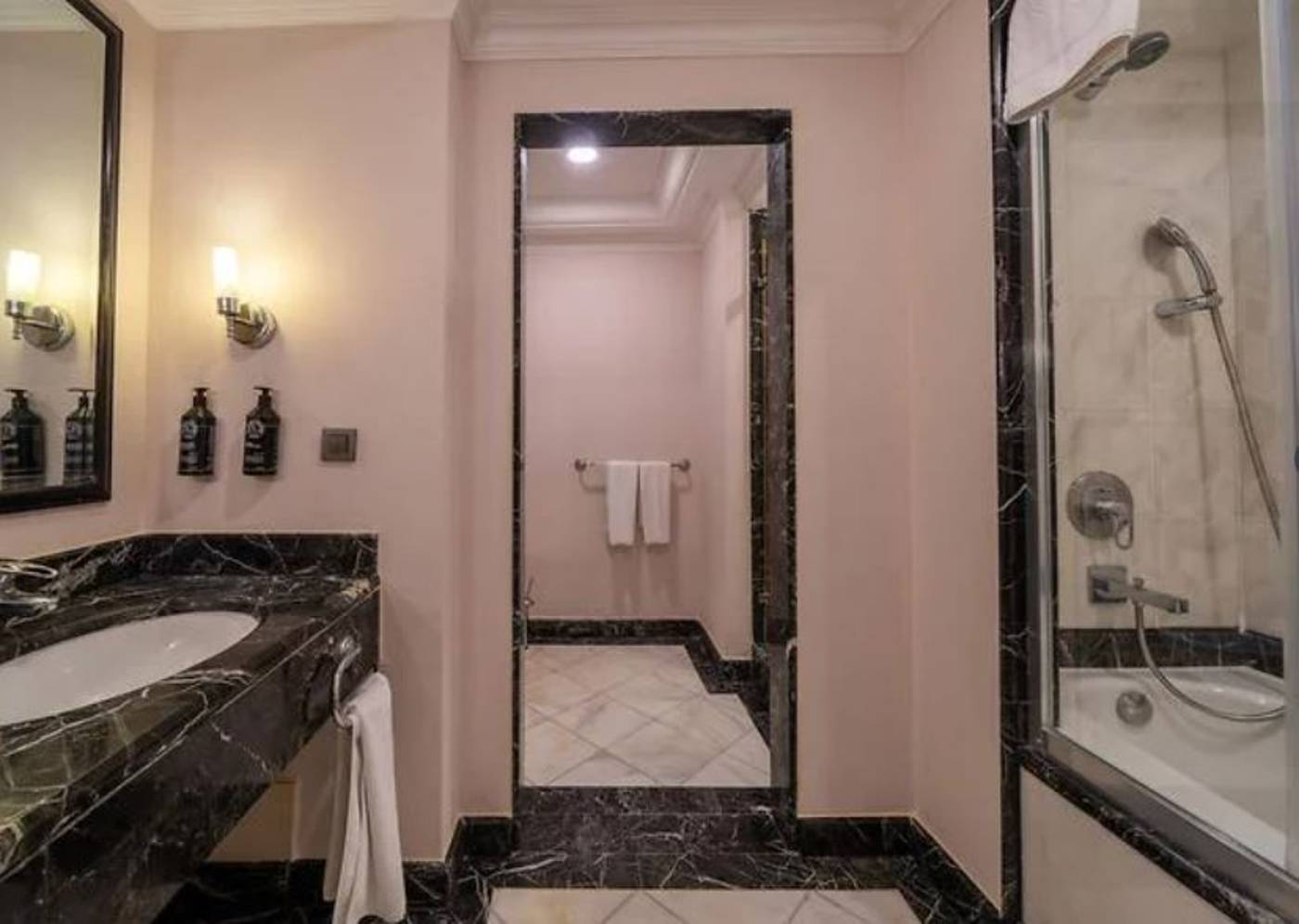 The-Norm-Oriental-Room-38