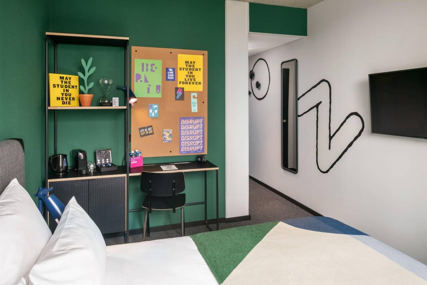 The-Social-Hub-Berlin-Room-4