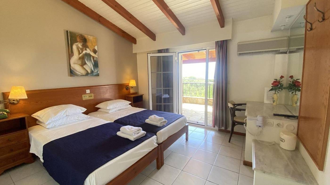 Hotel-Sunrise-Inn-Room-26