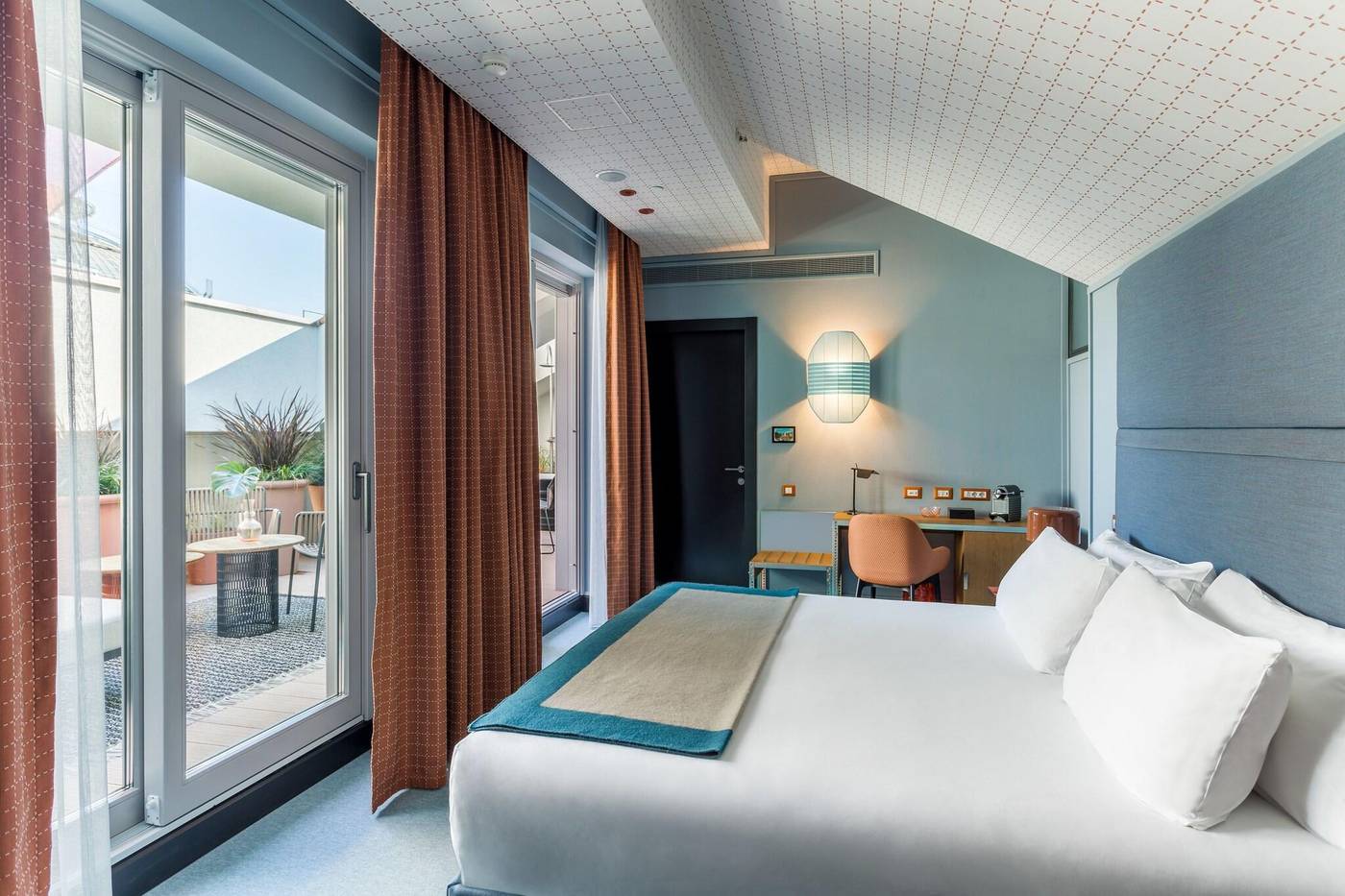 Room-Mate-Giulia-Room-8