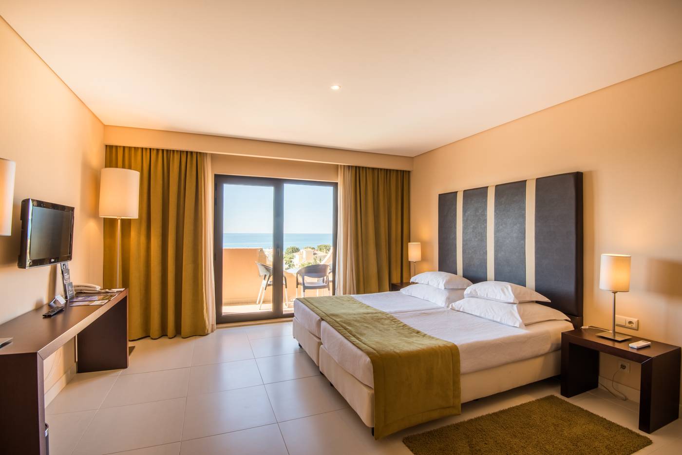 Vila-Gale-Atlantico-Room-13