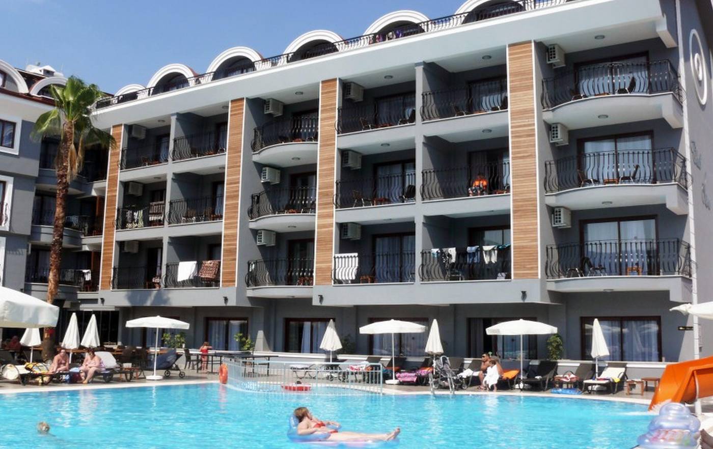 Club-Viva-Hotel-and-Apartments-Pool-1