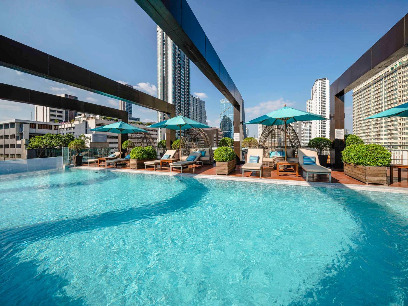 VIE-Hotel-Bangkok---MGallery-Pool-68