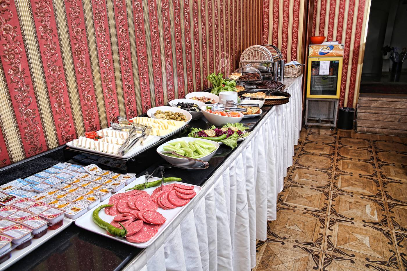 Santa-Hill-Restaurant-21