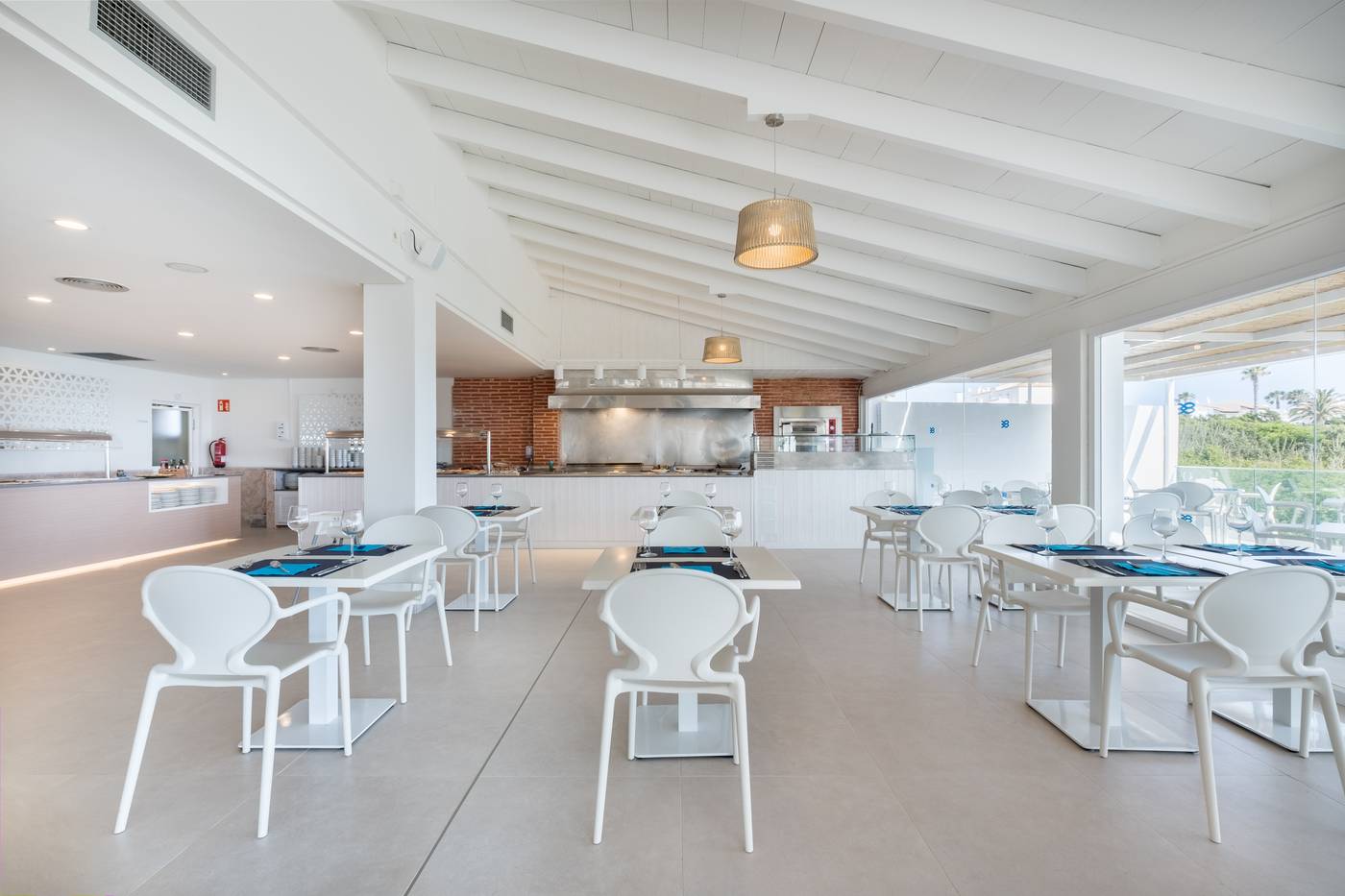 Carema-Beach-Menorca-Restaurant-30