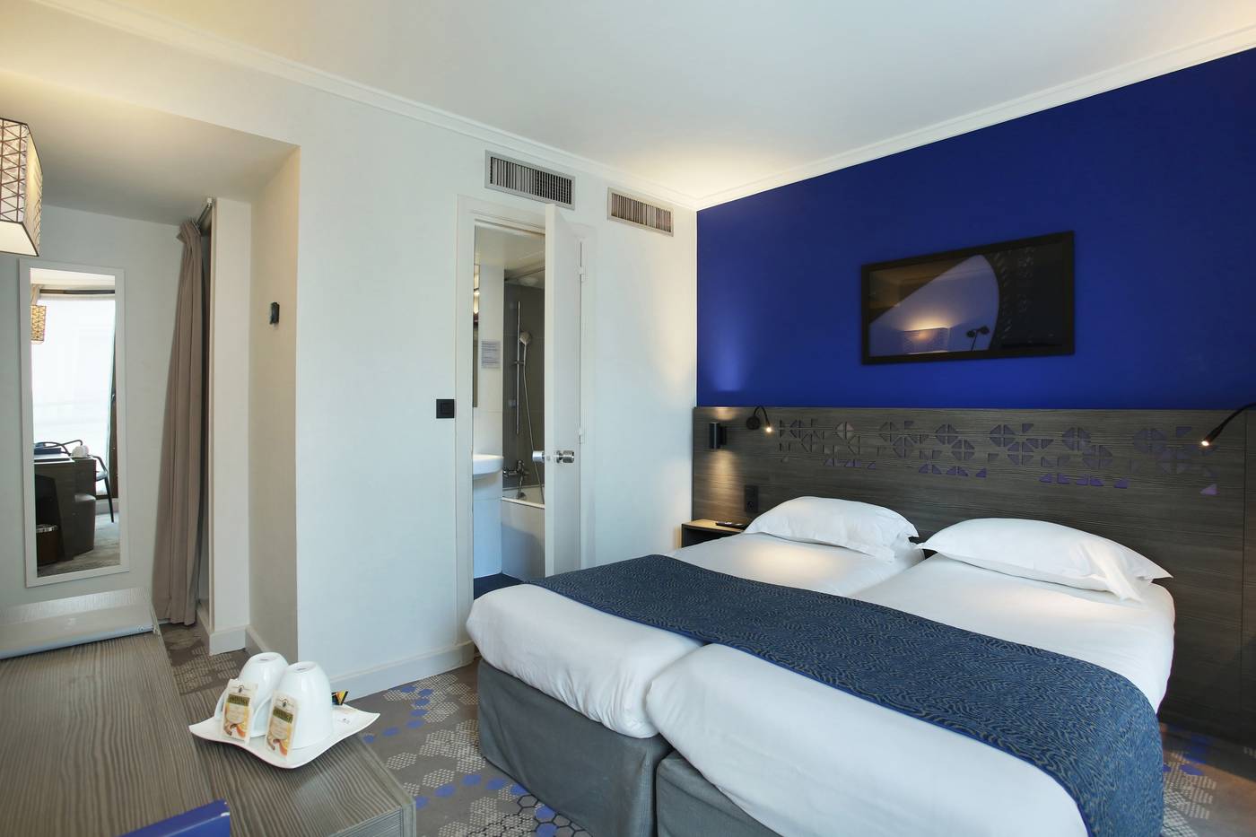 Hotel-Eiffel-Capitol-Room-20