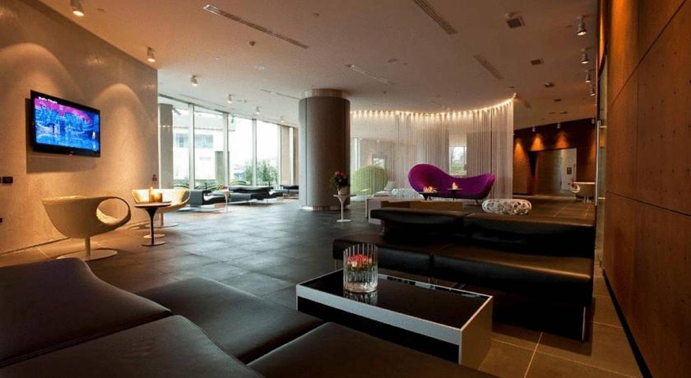 Best-Western-Plus-The-Hub-Hotel-Lobby-13