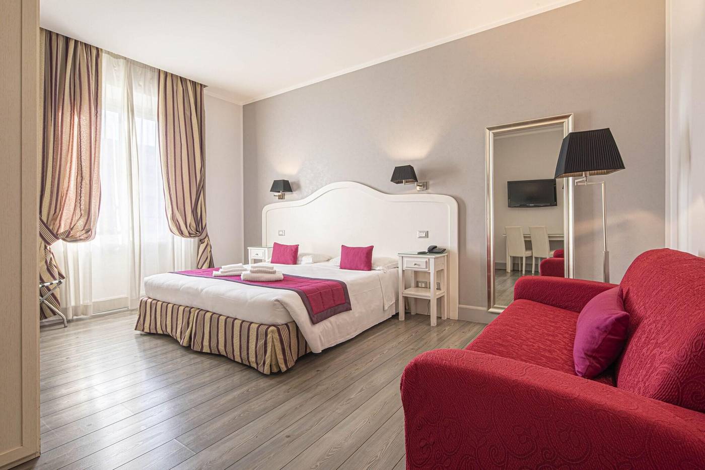 Domus-Castrense-Room-10