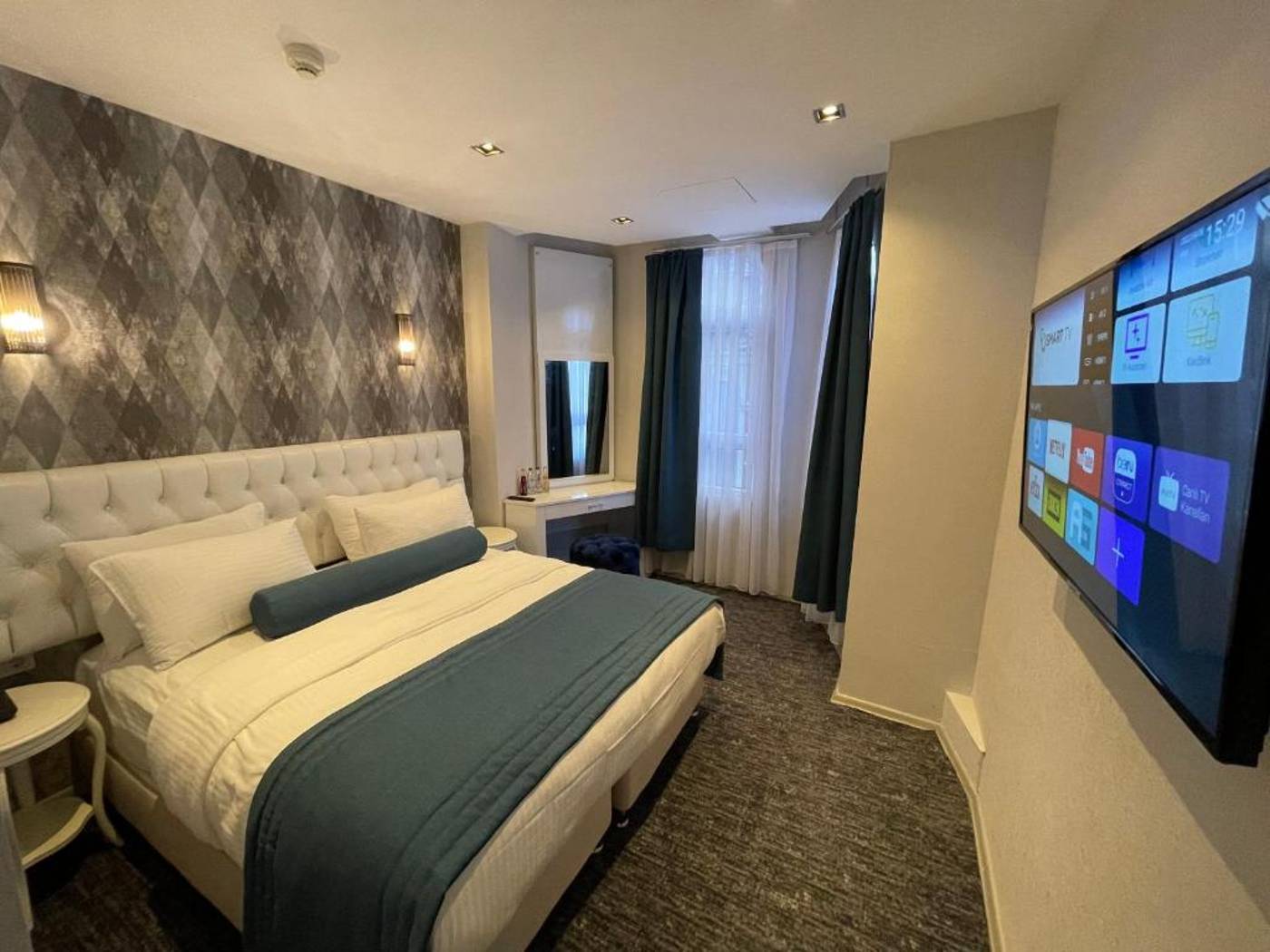 Weingart-Port-Seaside-Hotel-Room-11