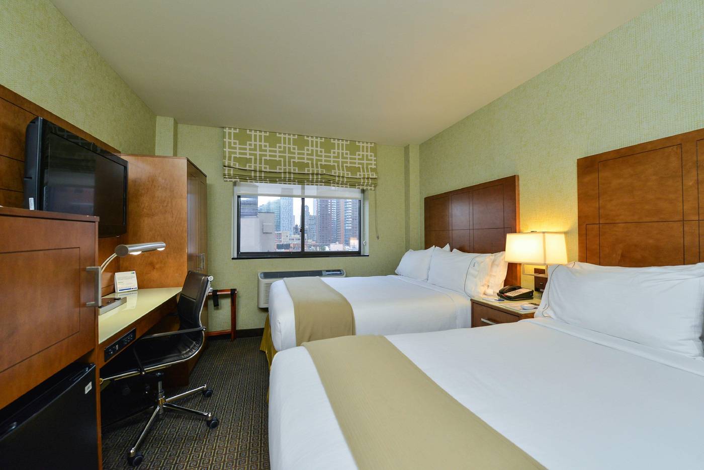 Holiday-Inn-Express-Manhattan-Midtown-West-Room-15