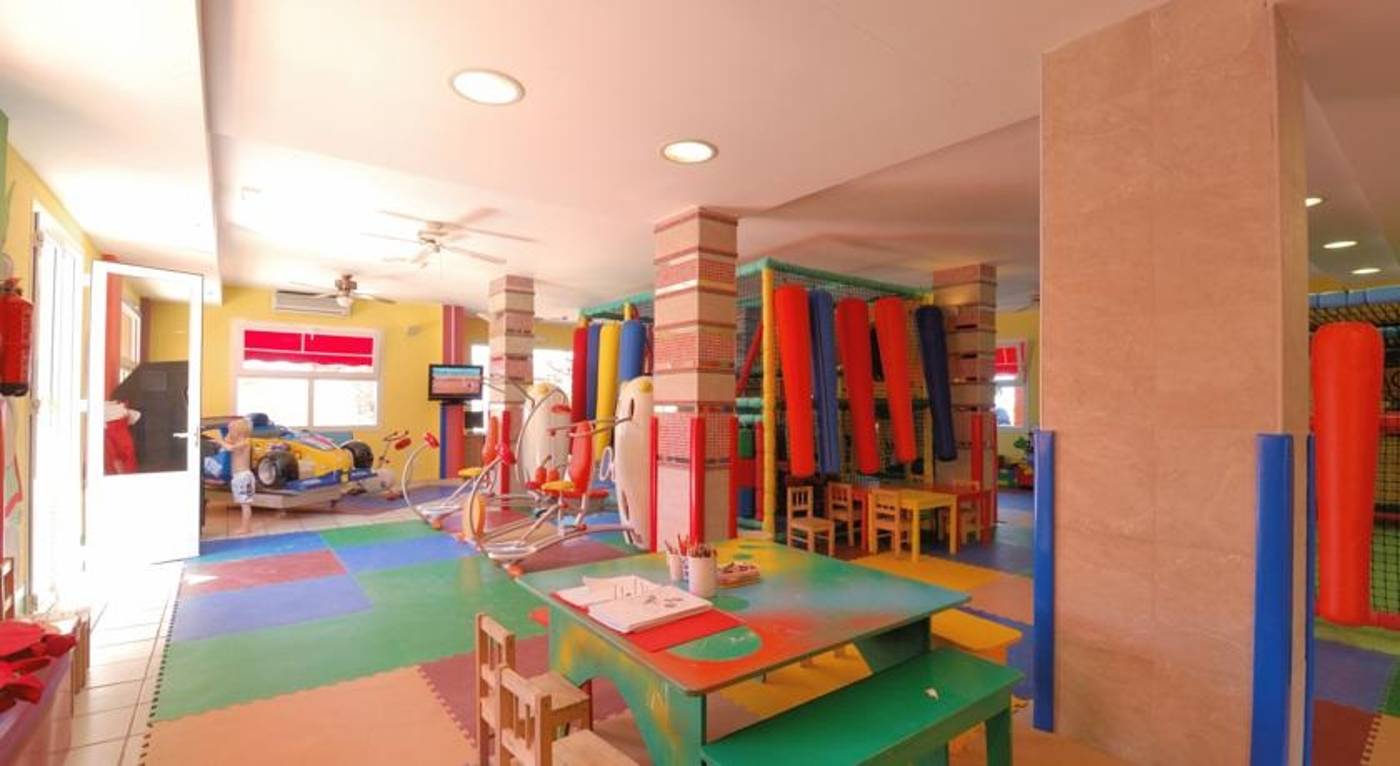 Bull-Dorado-Beach---Spa-Sports-and-Entertainment-28