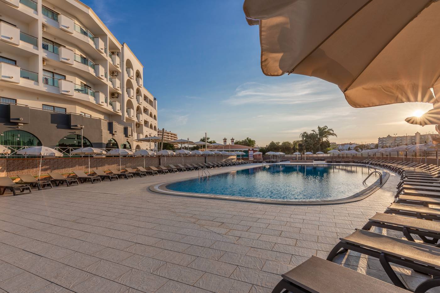 Solaqua-Apartments-Pool-2