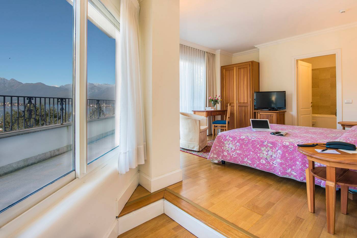 Royal Hotel-Italy-STRESA-Room-9