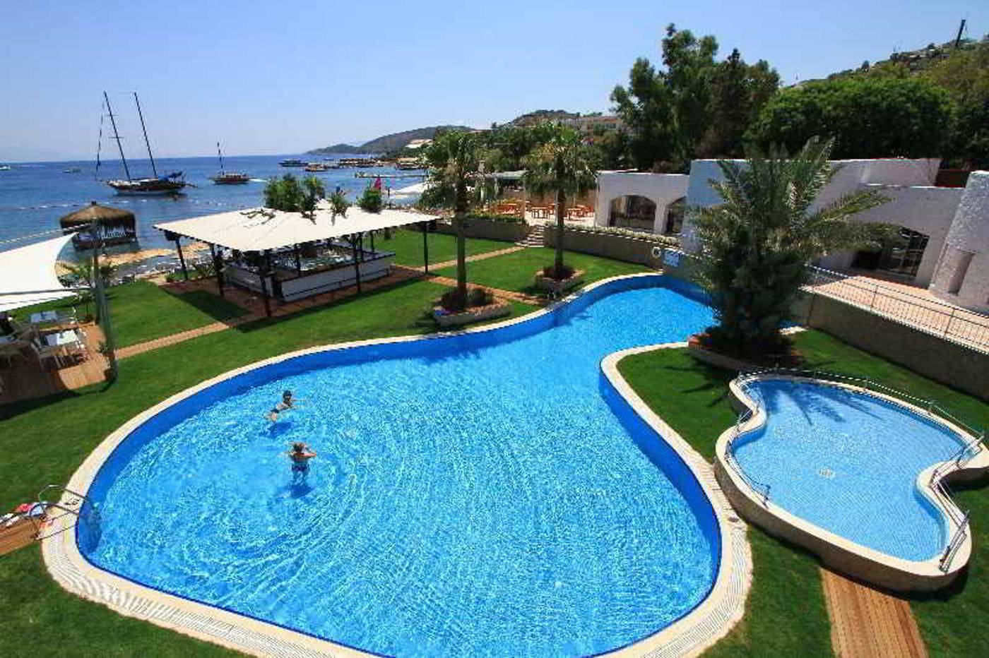 Luvi-Hotel-Pool-3