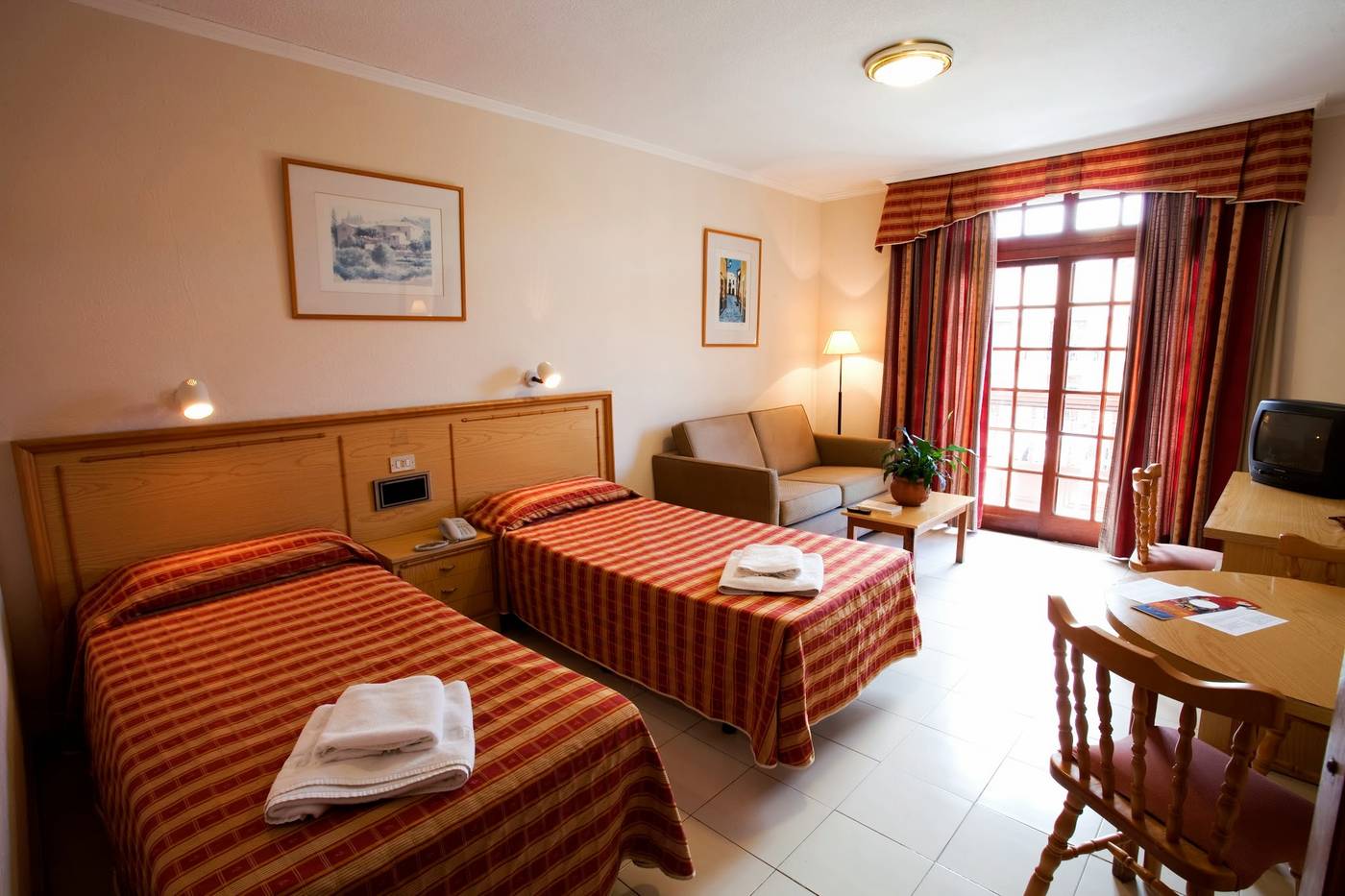 Be-Smart-Florida-Plaza-Room-7