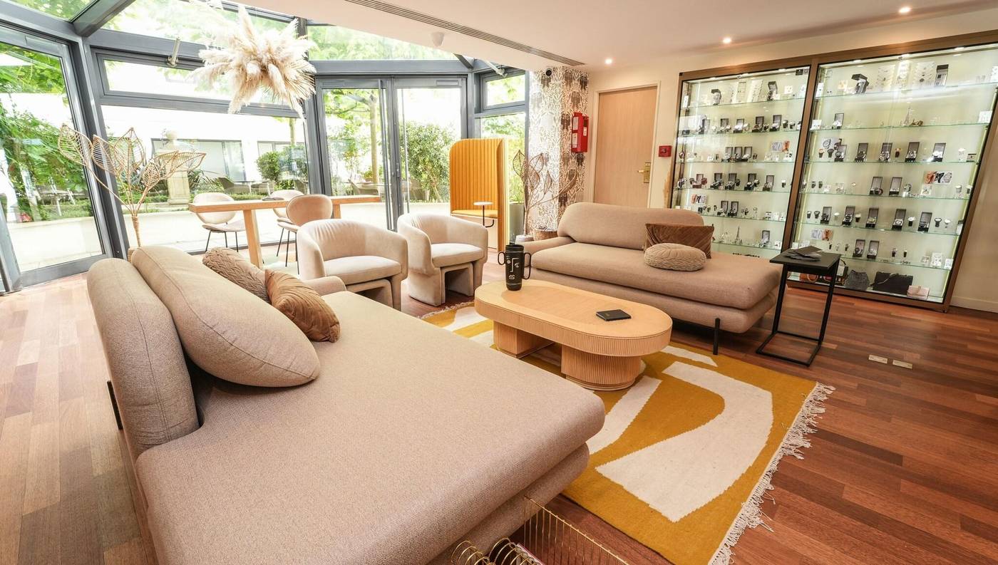 Mercure-Paris-Gare-Montparnasse-TGV-Lobby-3