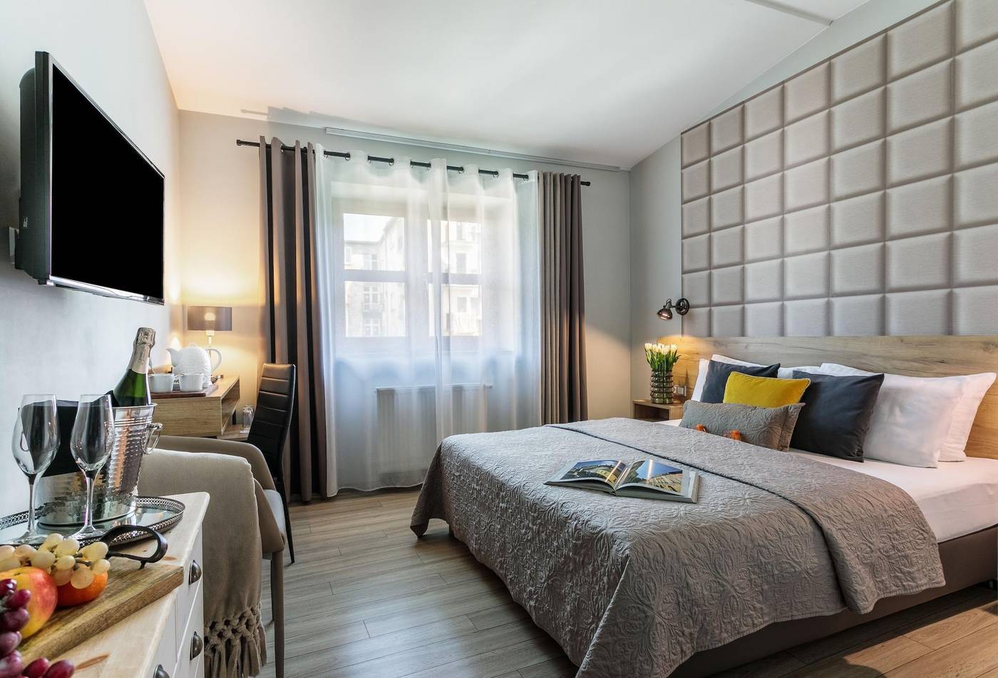 Art---Garden-Residence-Room-23