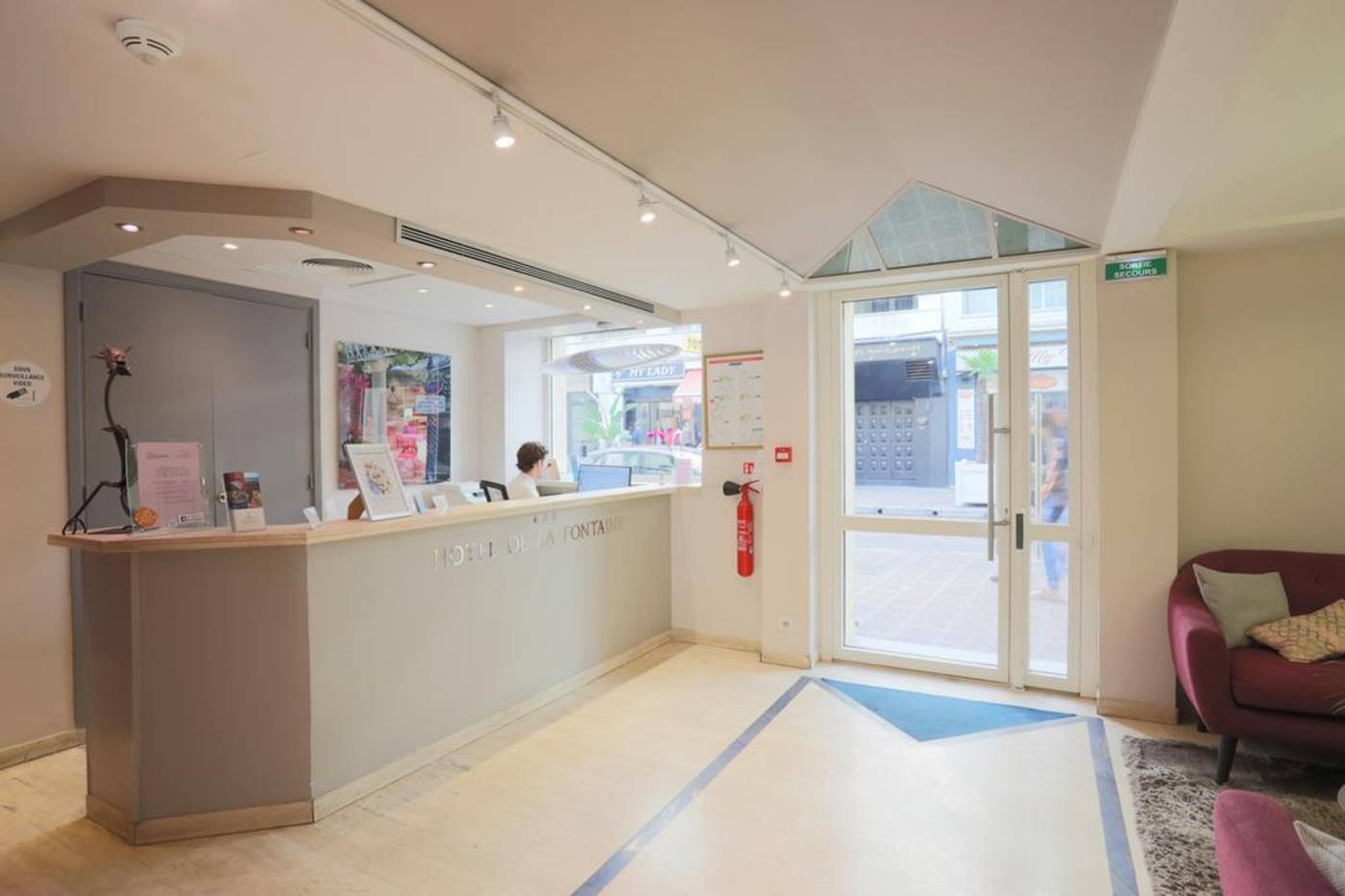 La-Fontaine-Lobby-30