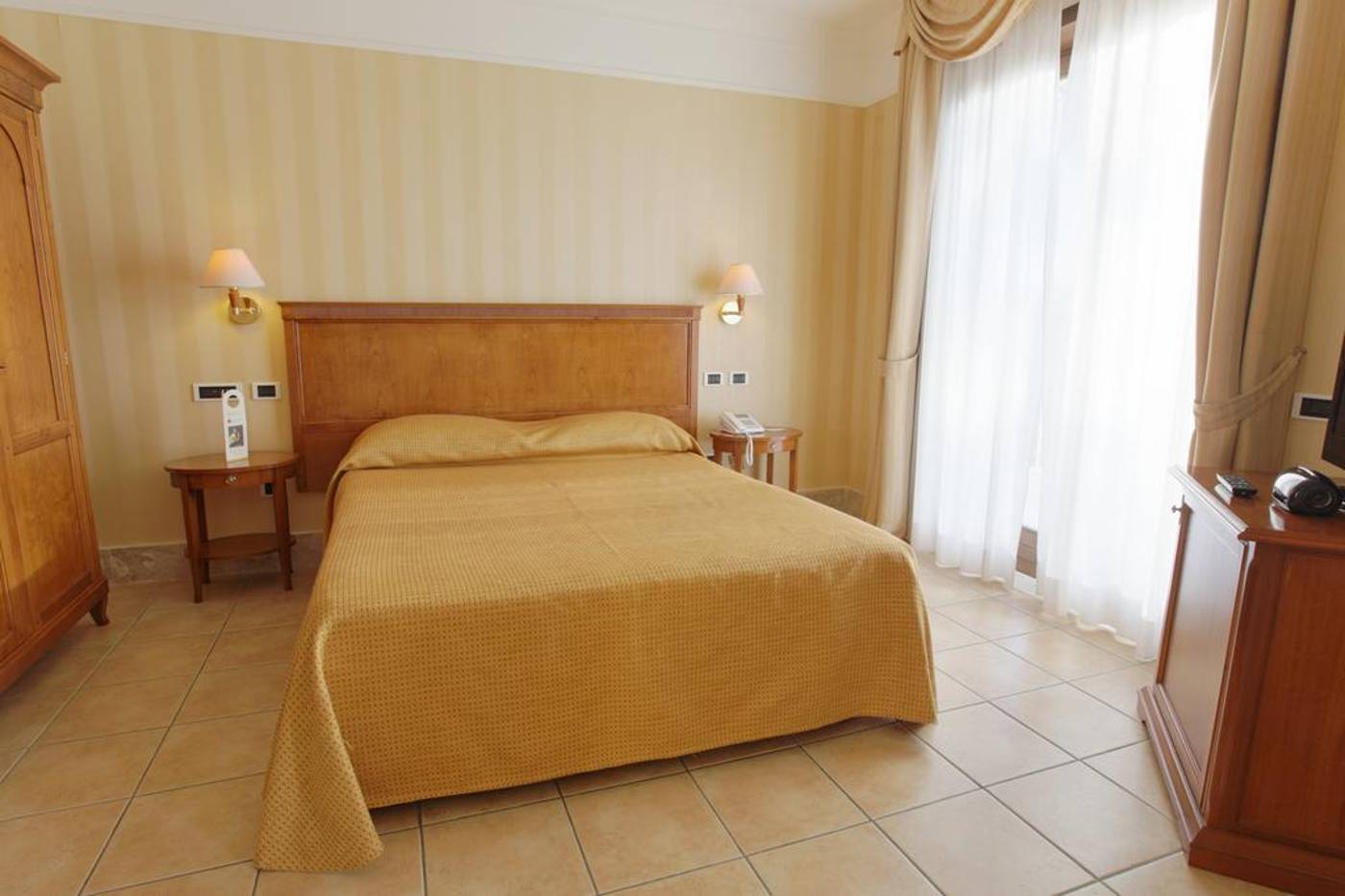 Dioscuri-Bay-Palace-Room-12