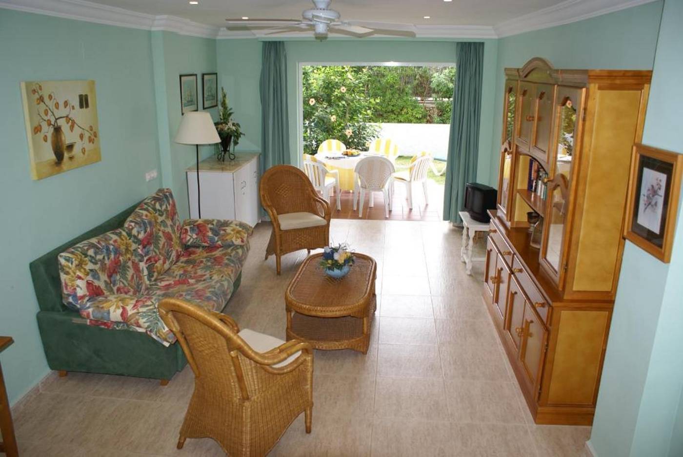 Hamilton-Court-Room-27