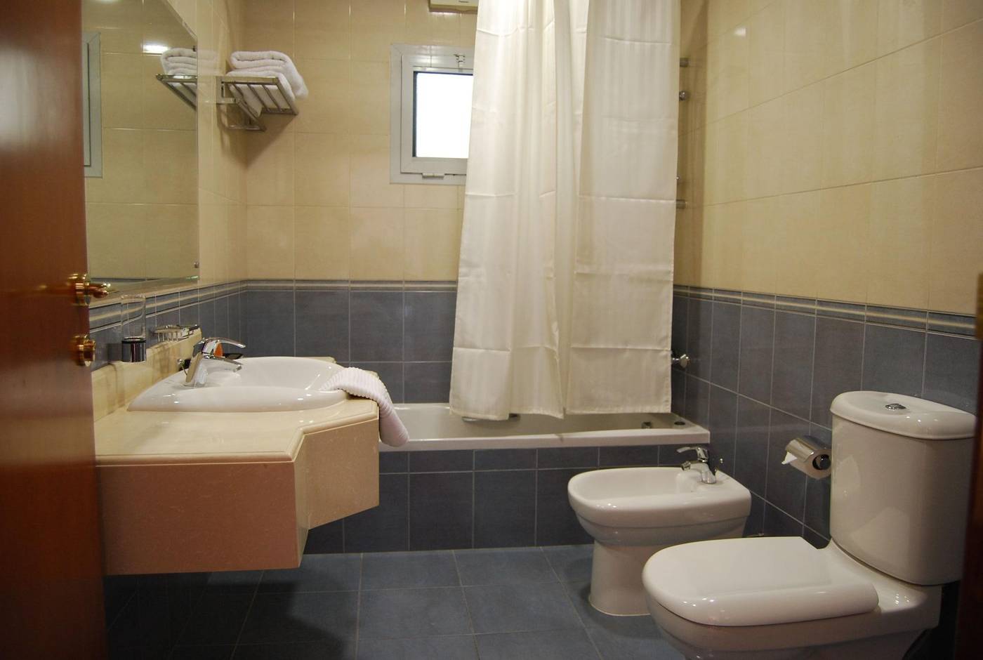 Al-Madina-Suites-Room-16