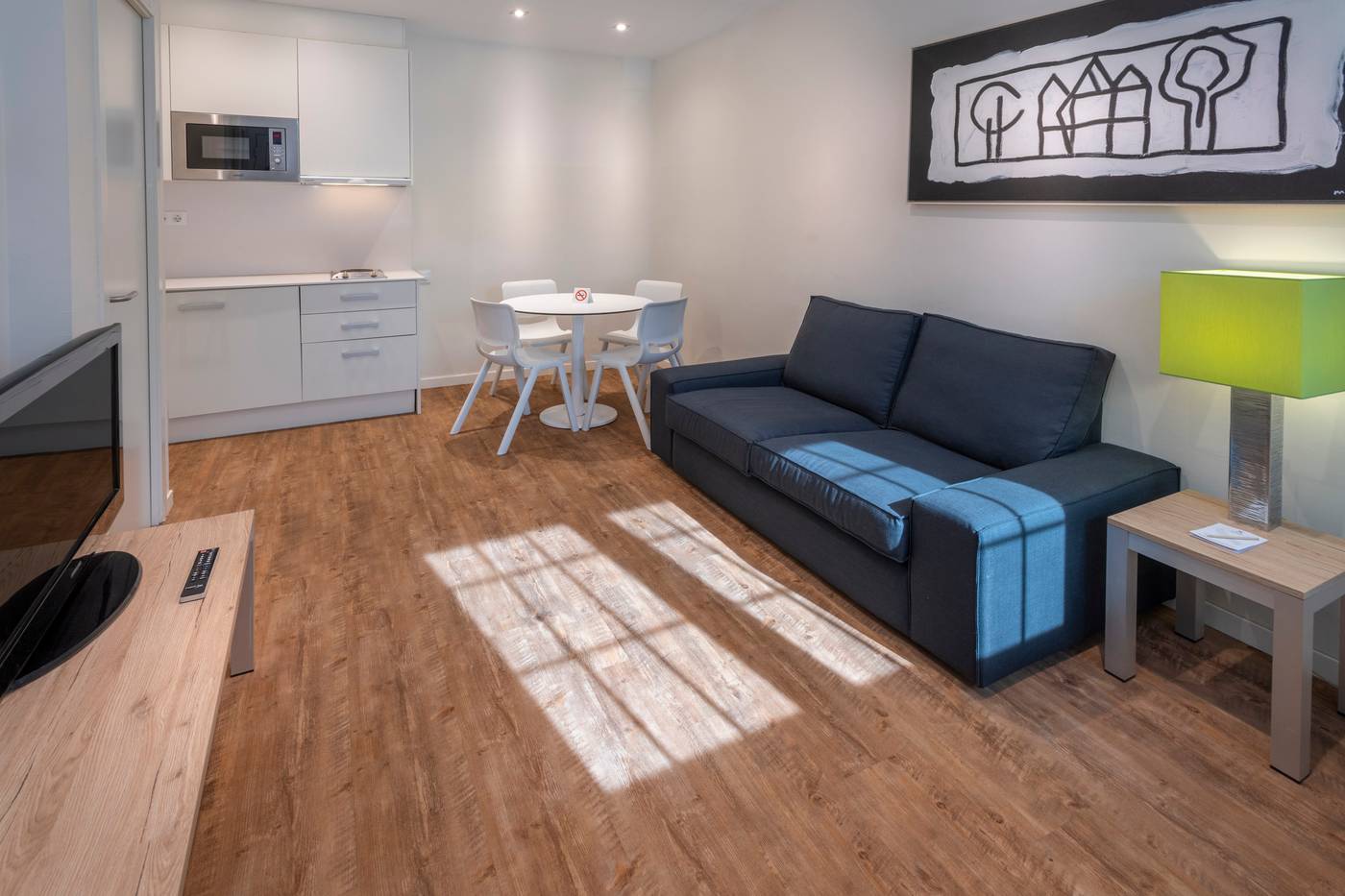 Apartamentos-Playa-De-Castelldefels-Room-10