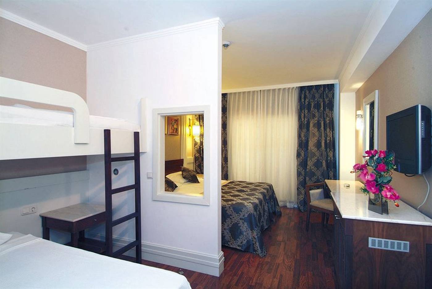 Alba-Queen-Hotel-Room-25