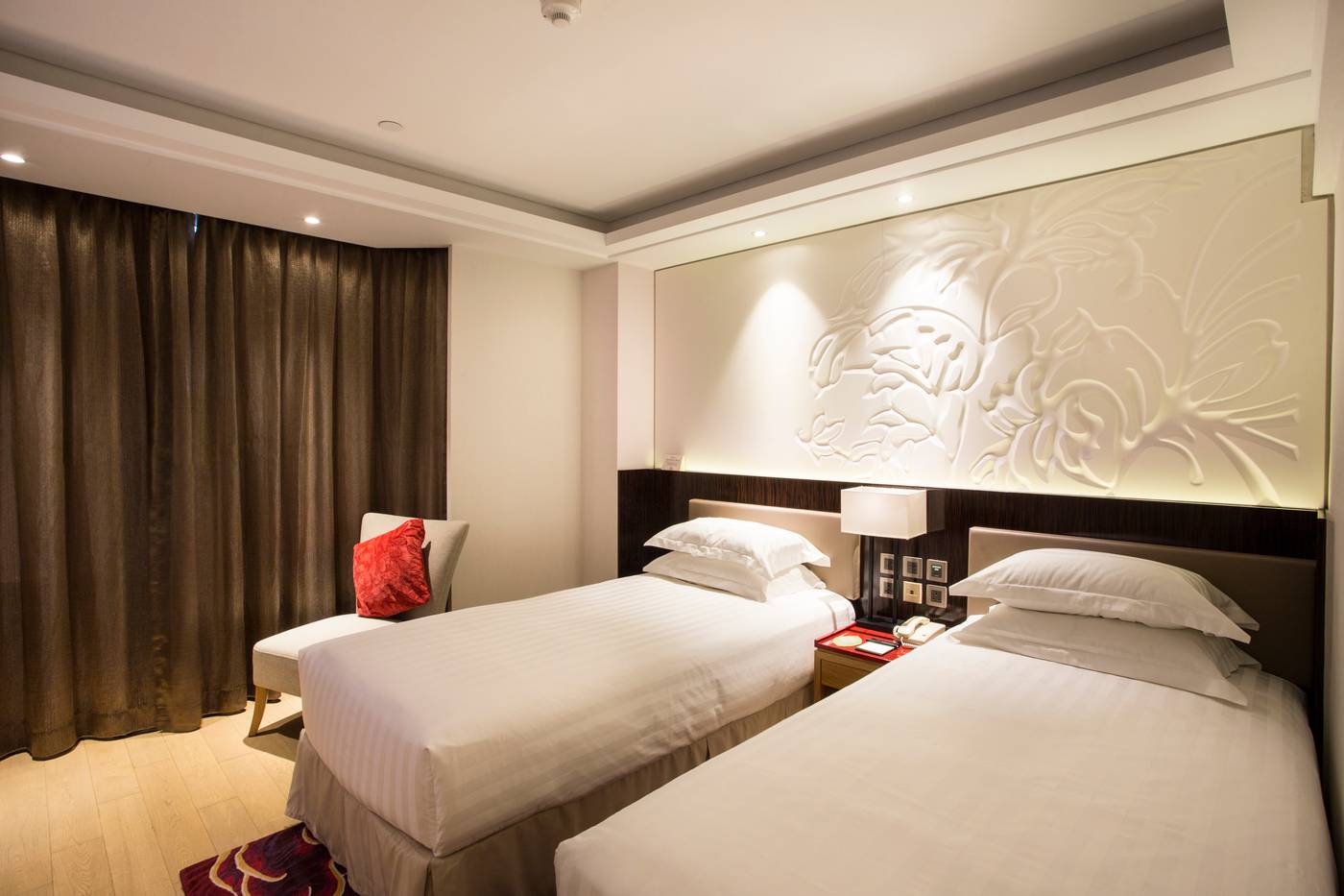 Wharney-Hotel-Room-7