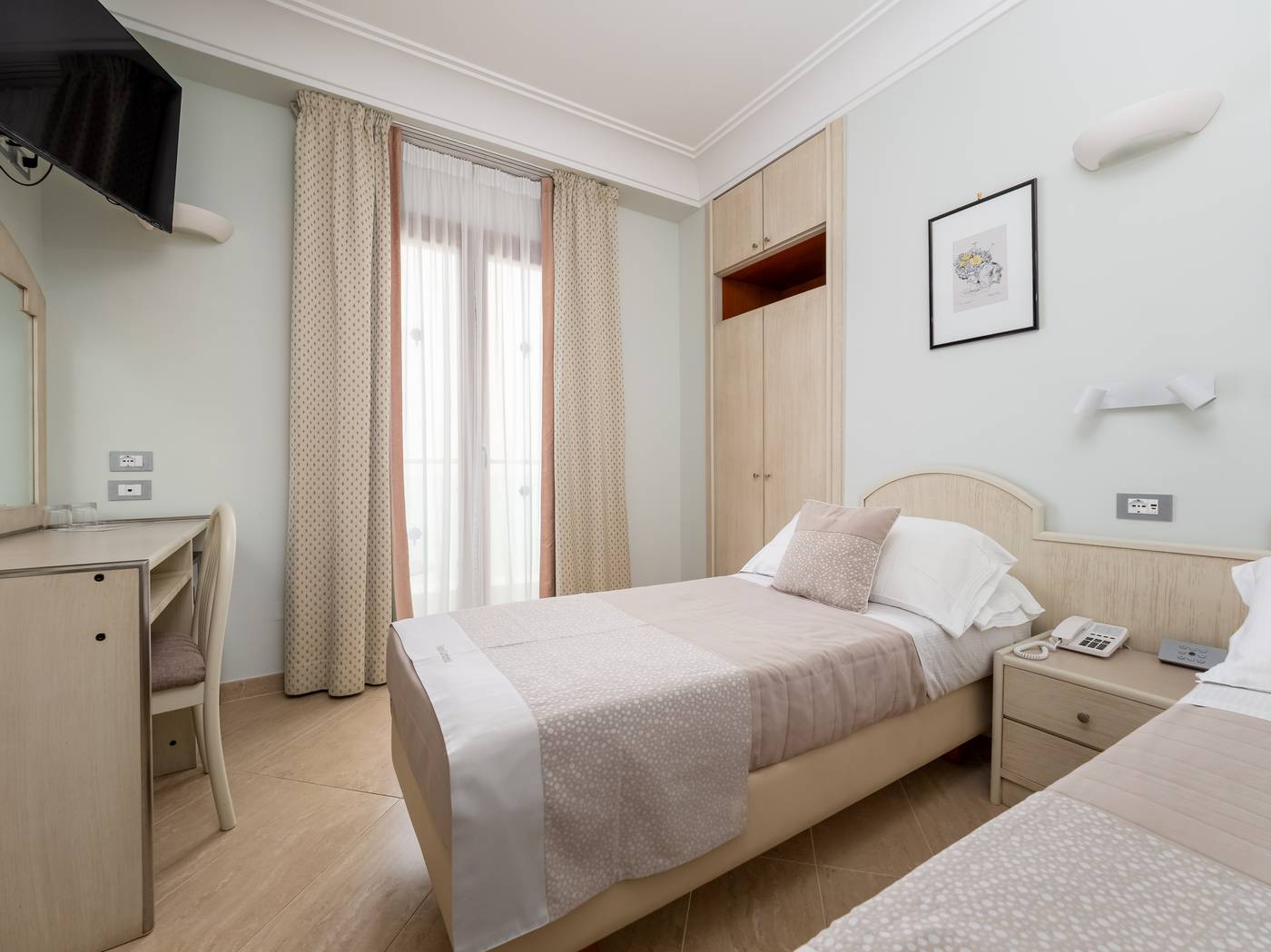 Comfort-Hotel-Gardenia-Sorrento-Coast-Room-34