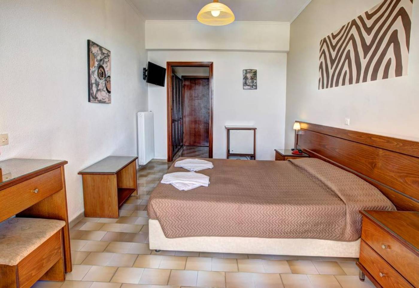 Golden-Sands-Room-6