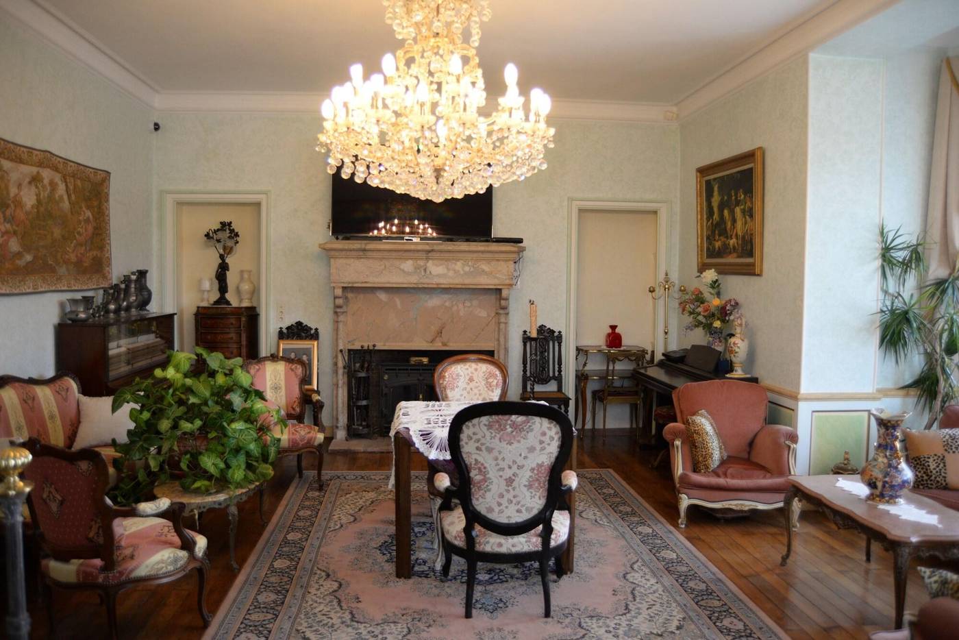 Chateau-de-Mei-Lese-Lobby-83