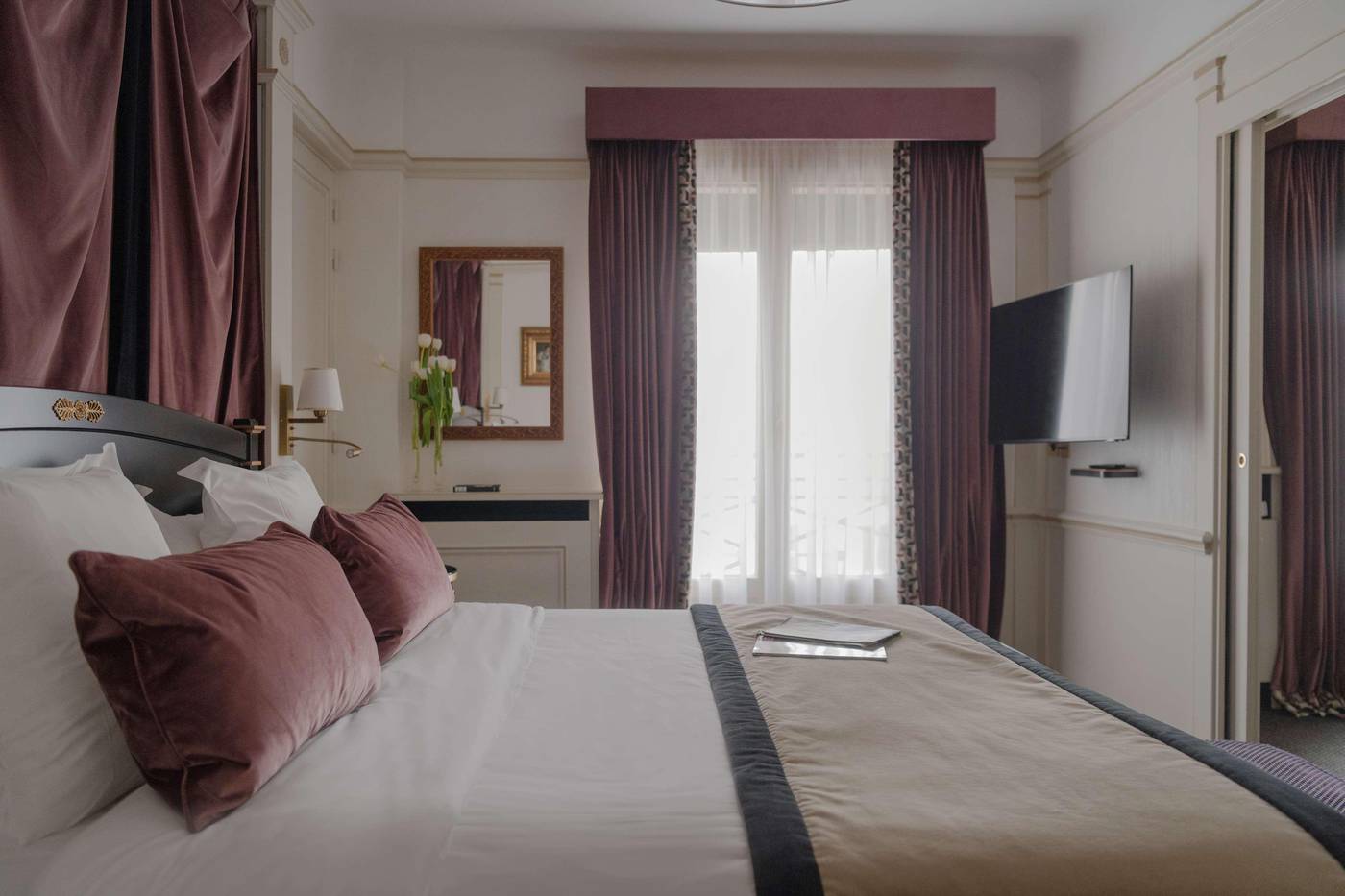 H----tel-Napol----on-Paris-Room-81