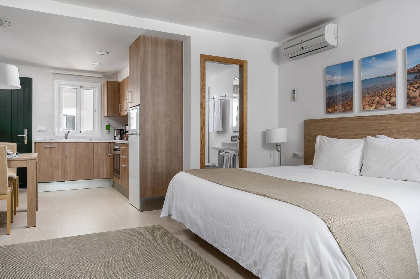 White-Sands-Beach-Club-Room-18