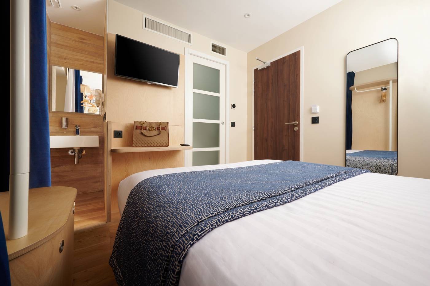 VLH-Paris-Montparnasse-Eiffel-Room-16