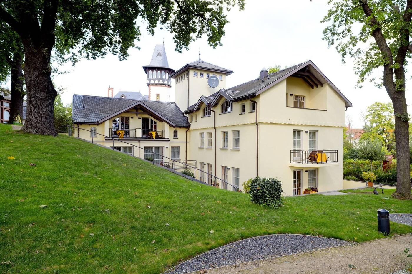 Hotel-Villa-Monte-Vino-General-view-1