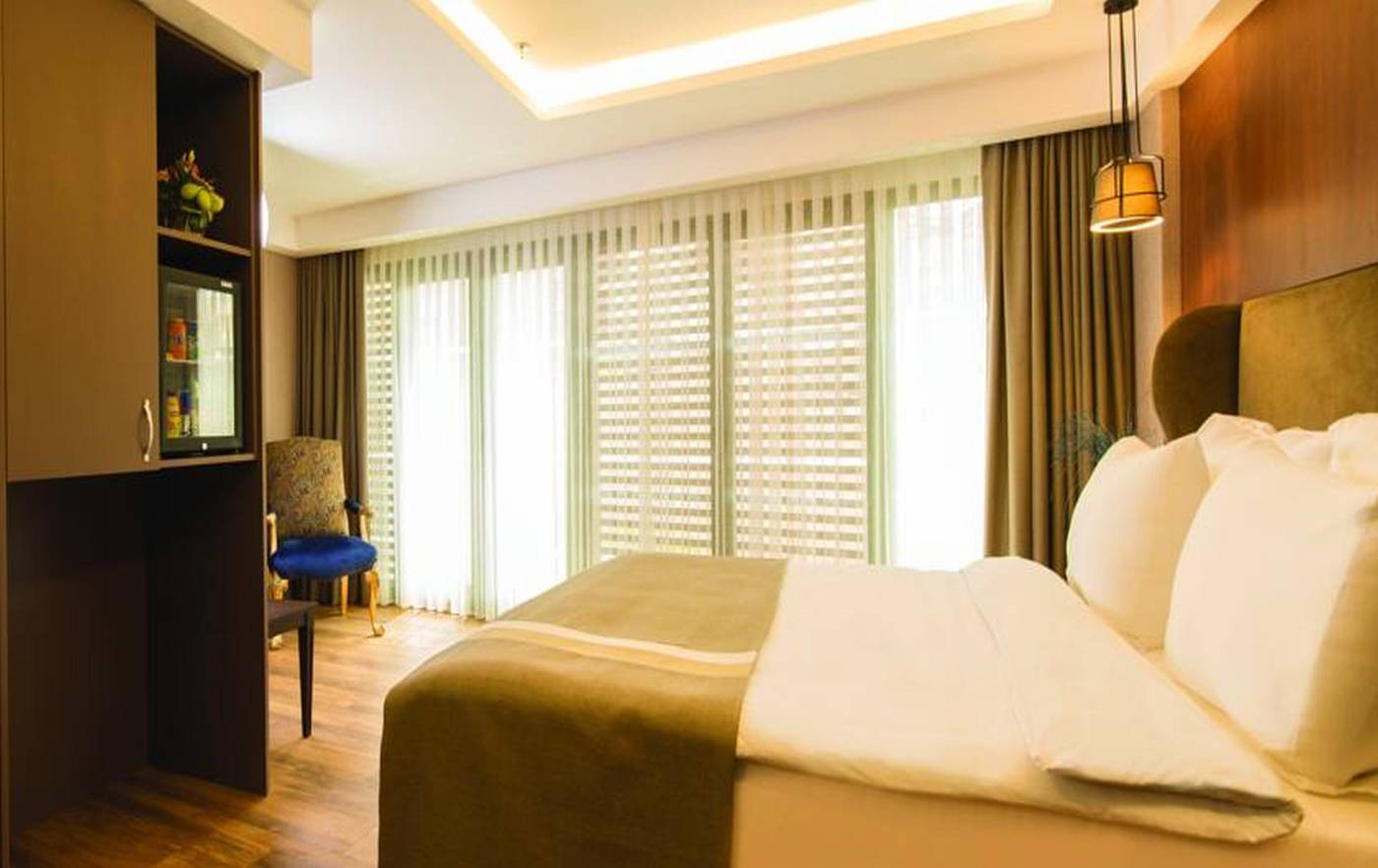 Blueway-Historical-Hotel-Room-12