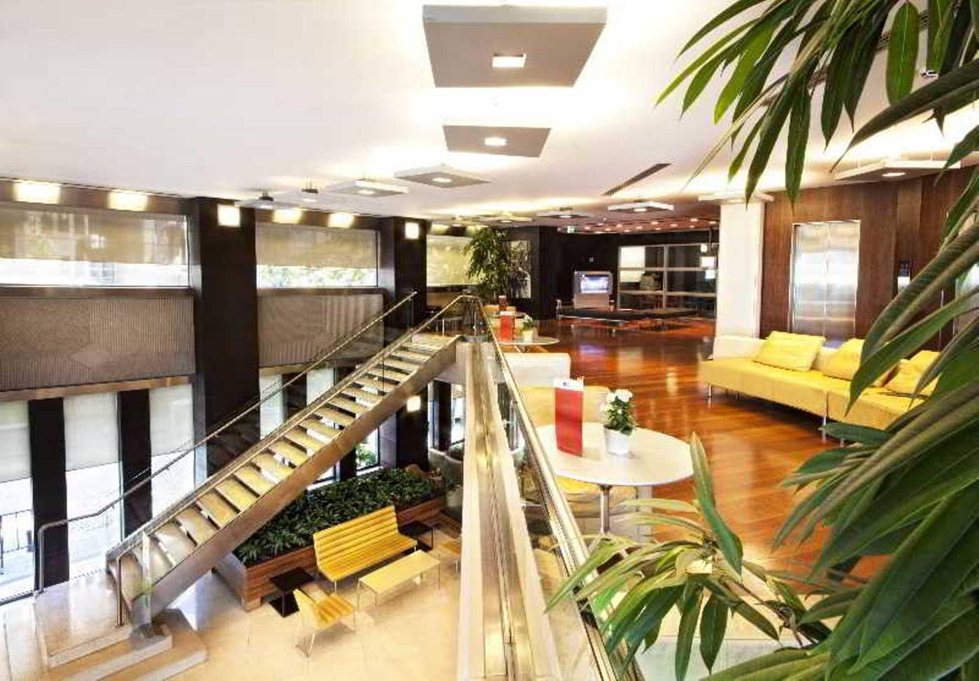 Point-Hotel-Taksim-Lobby-23