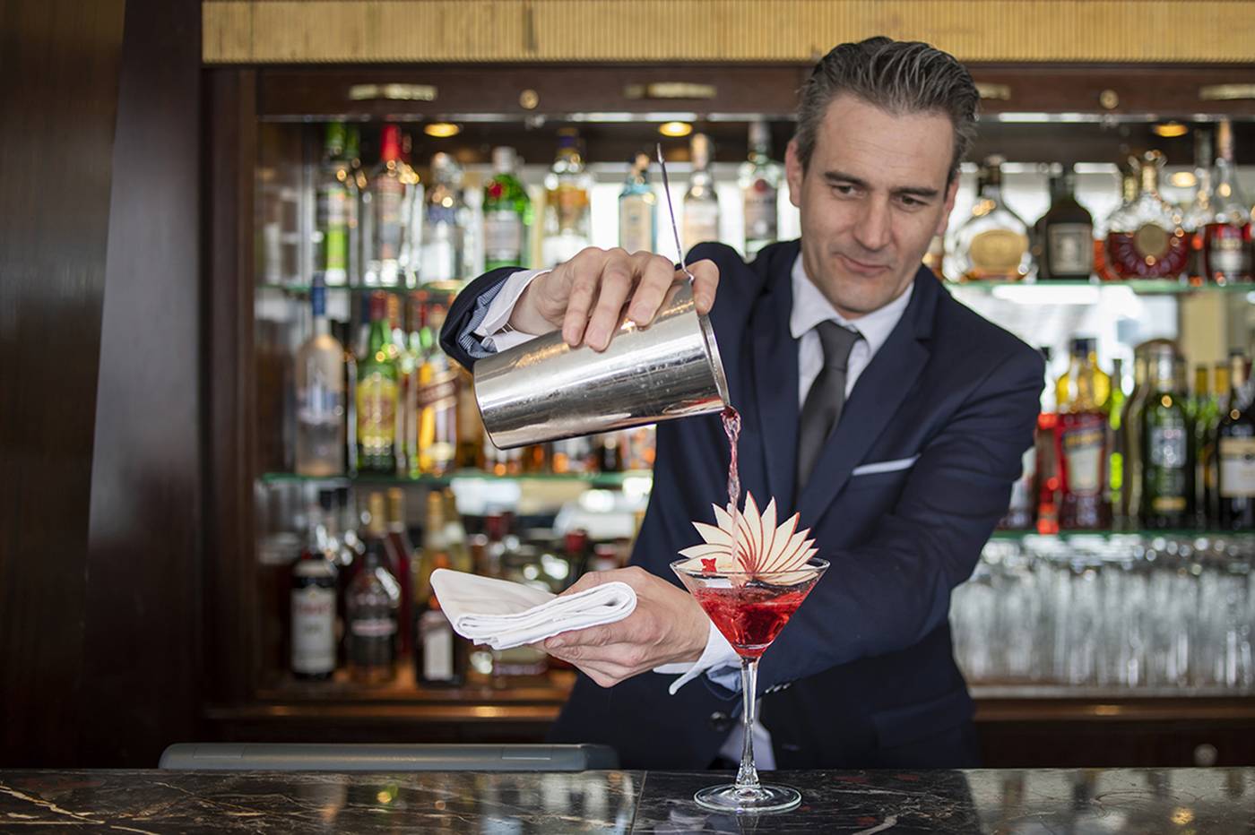 Warwick-Geneva-Bar-33