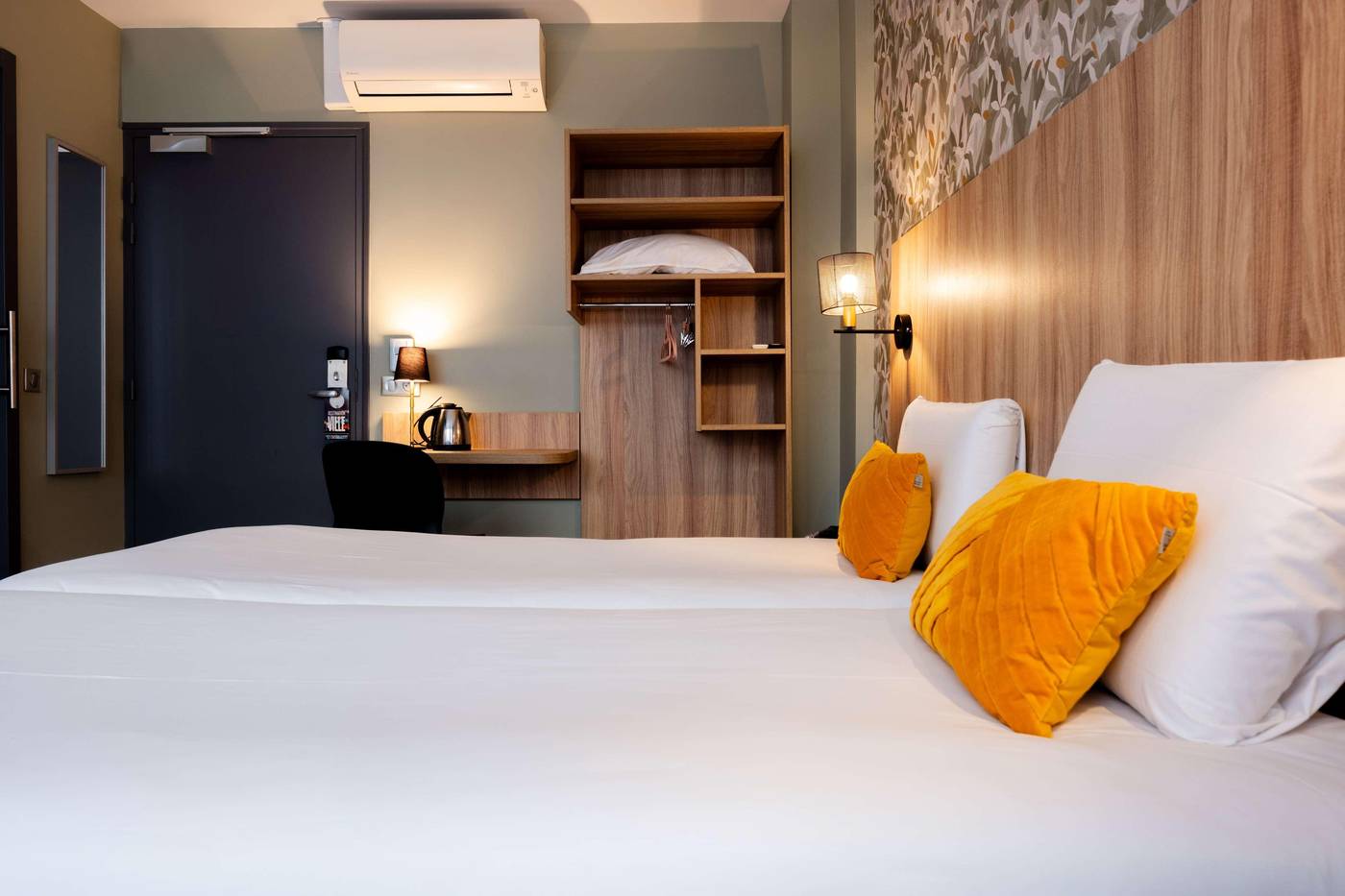 Kyriad-Par----s-10---Canal-Saint-Martin--R----publique-Room-30