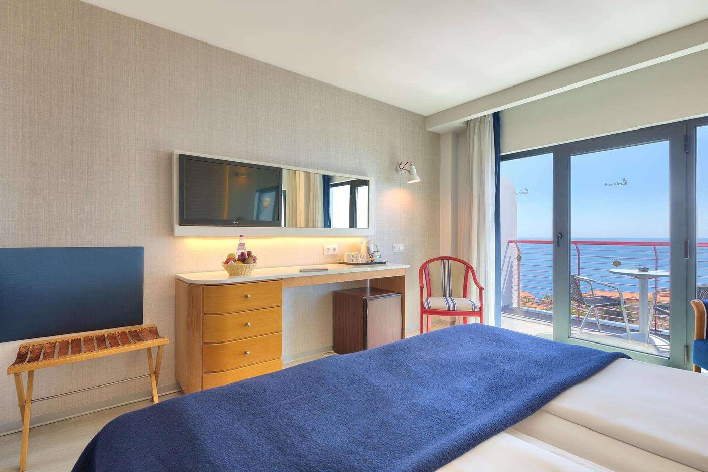 The-Views-Monumental-Room-18