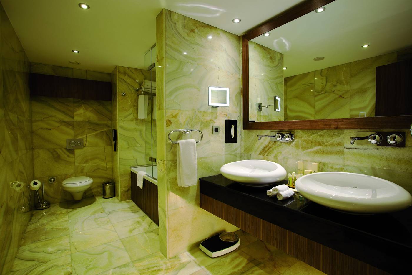 Crowne-Plaza-Harbiye-Room-44