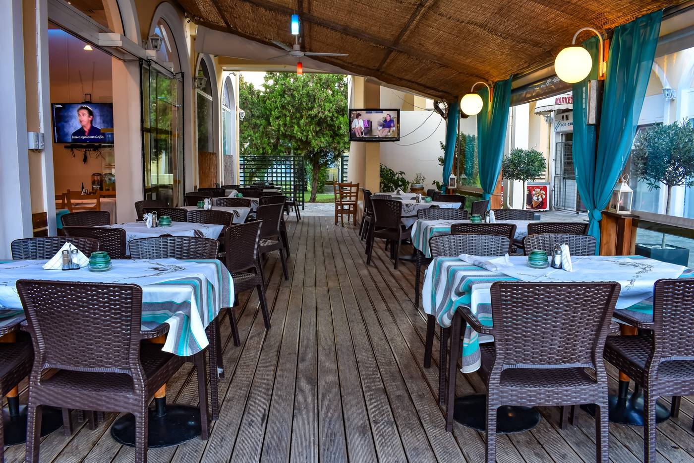 Govino-Bay-Apartments-Restaurant-21